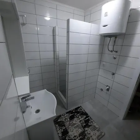 Stan Na Dan Apartman Vidovic * ドボイ